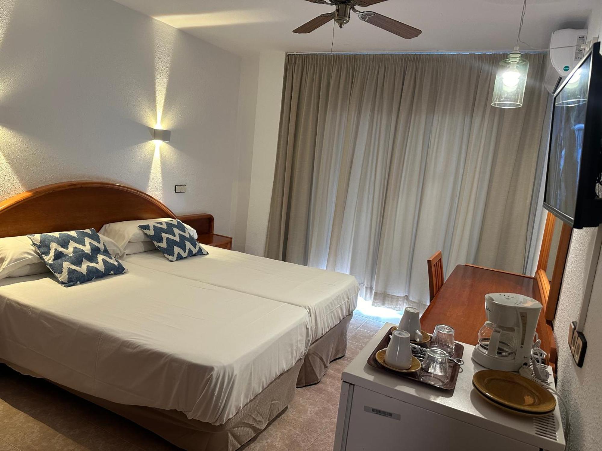 Hostal De La Caravel-La Cala D´Or المظهر الخارجي الصورة