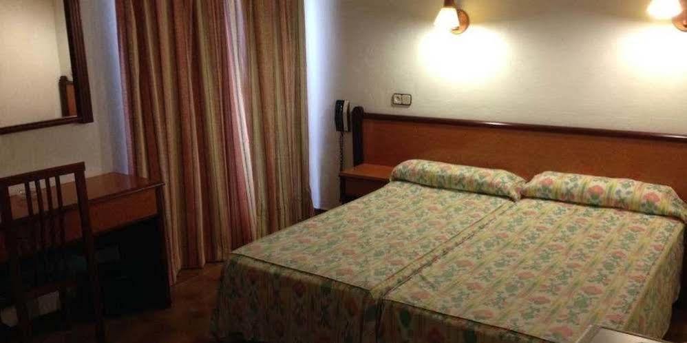Hostal De La Caravel-La Cala D´Or المظهر الخارجي الصورة
